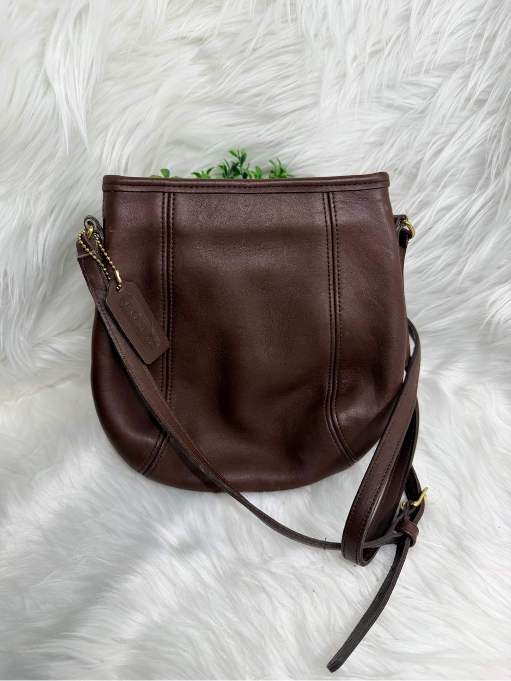 Vintage Coach mahogany cowhide leather small frame purse